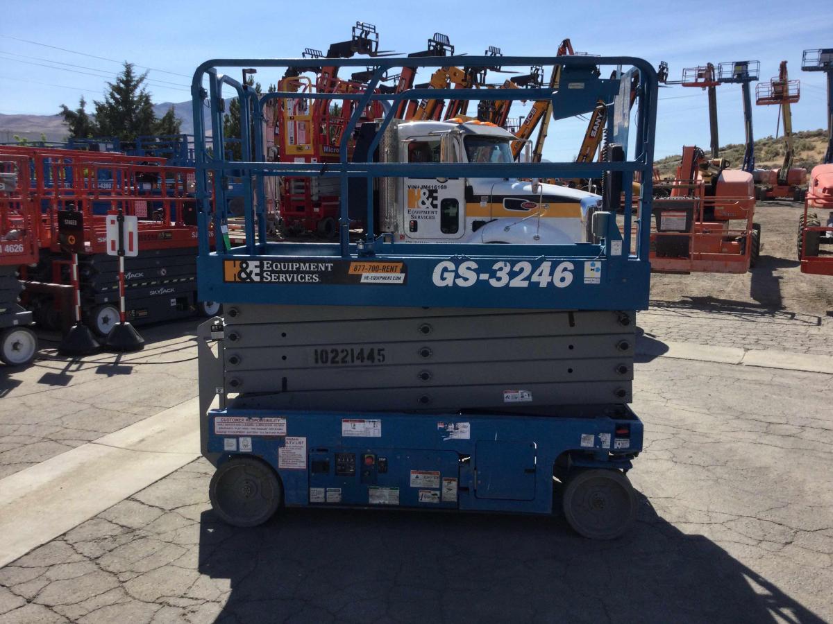 2017 Genie GS-3246