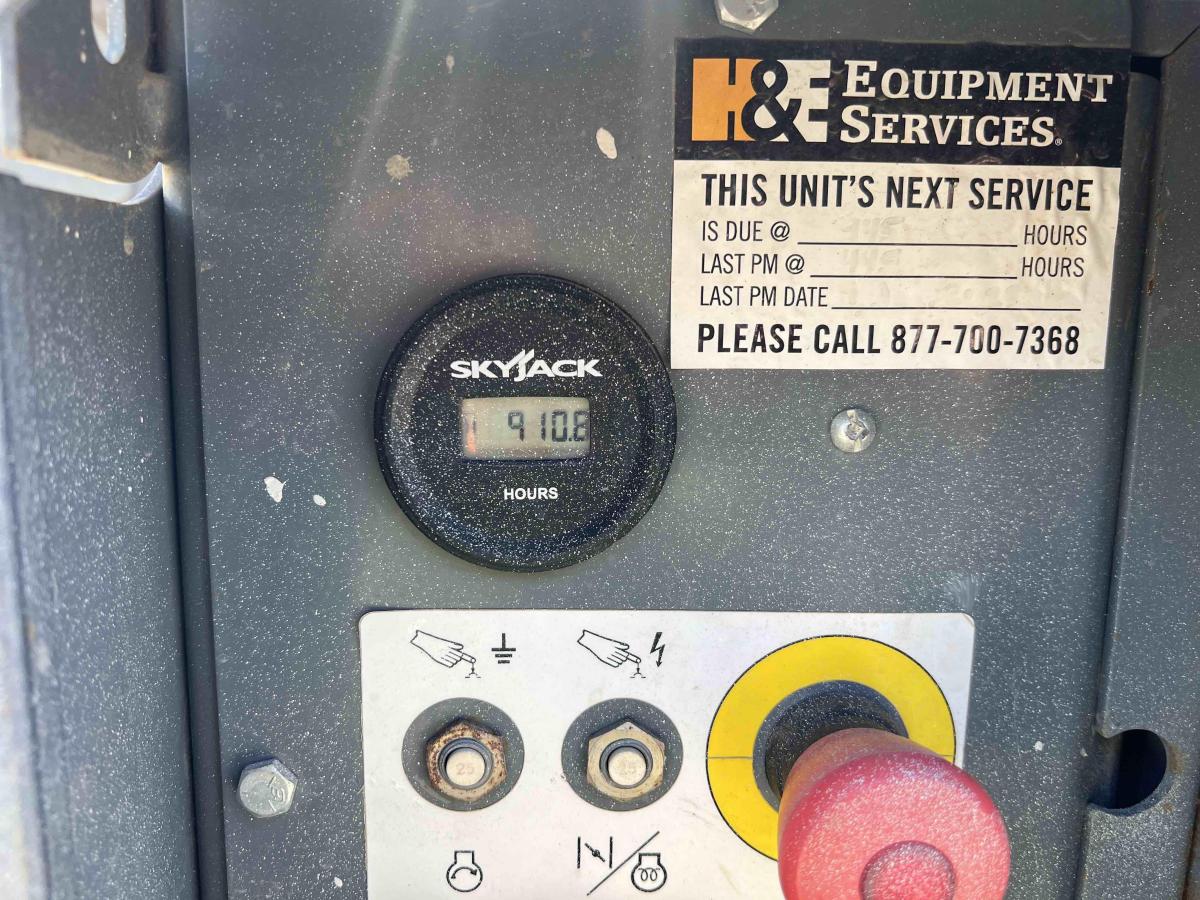 2018 Skyjack SJ-6832RT