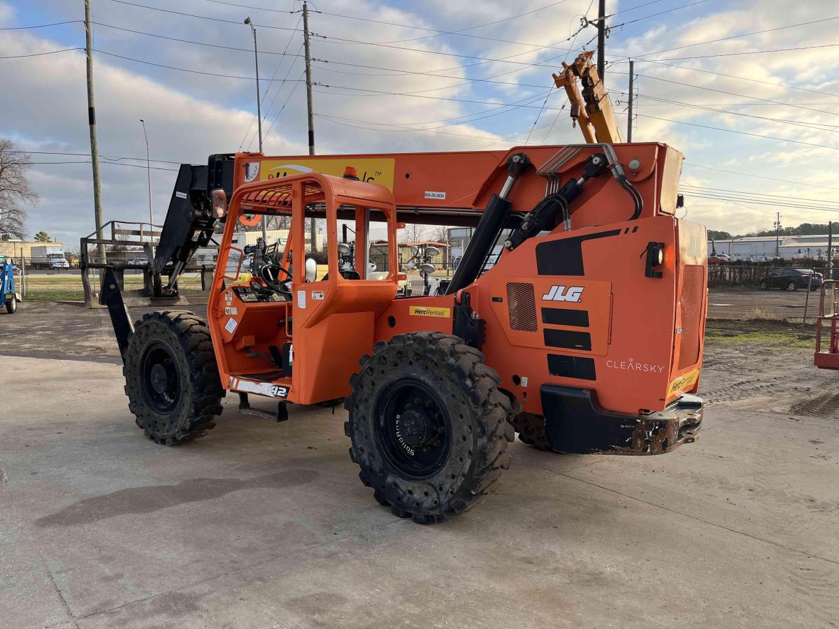 2019 SkyTrak 10042