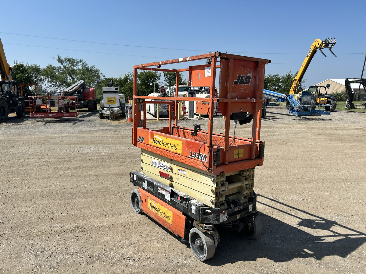 2019 JLG 1932R-3