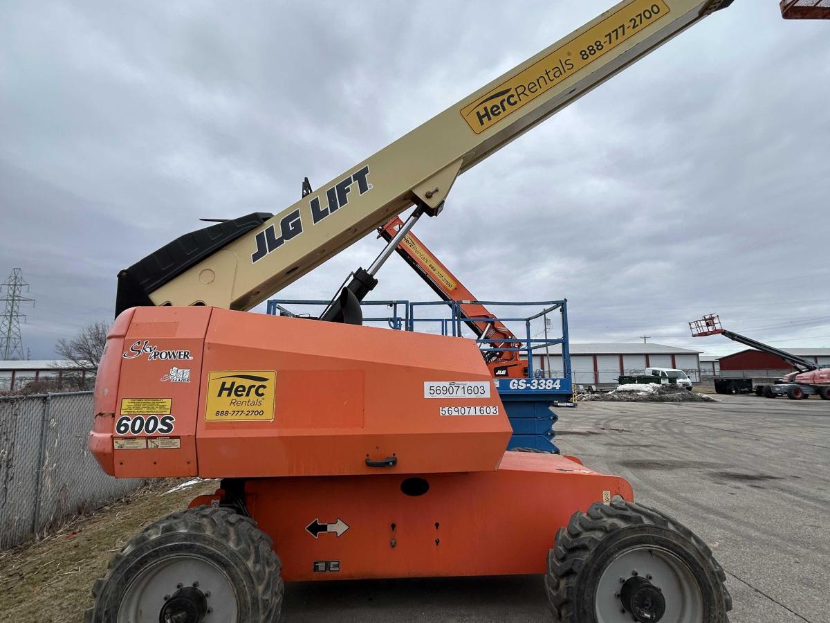 2015 JLG 600S