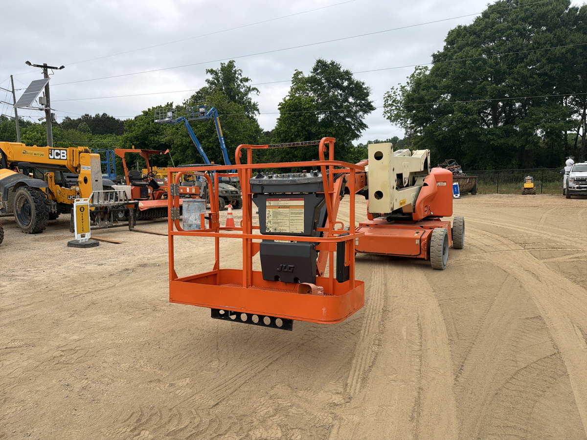 2015 JLG E450AJ-18