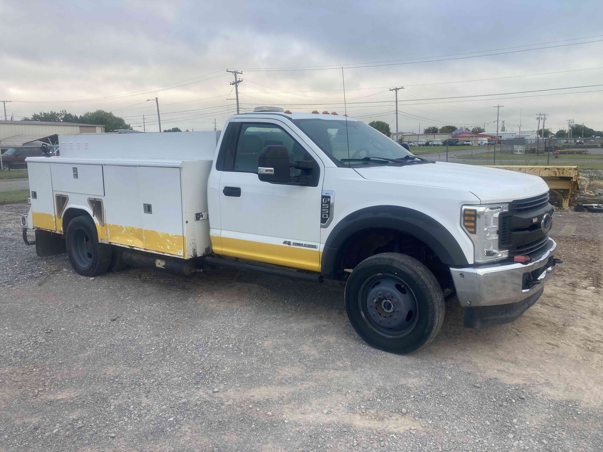 2019 Ford F550-1