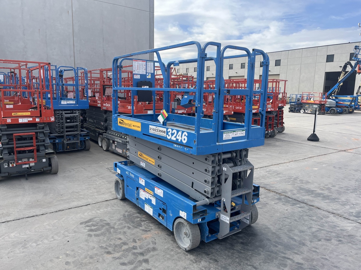 2017 Genie GS-3246-3