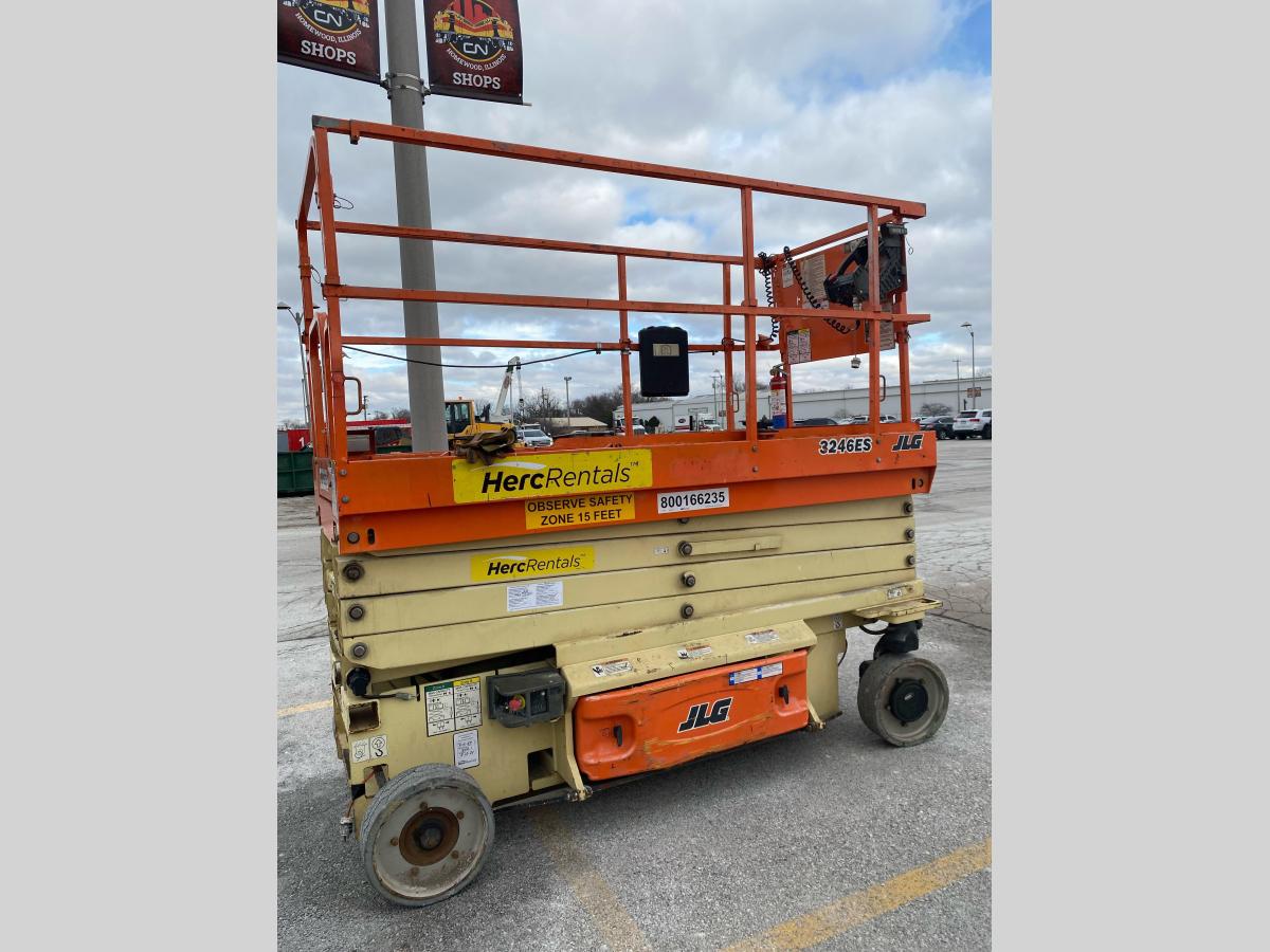 2017 JLG 3246ES