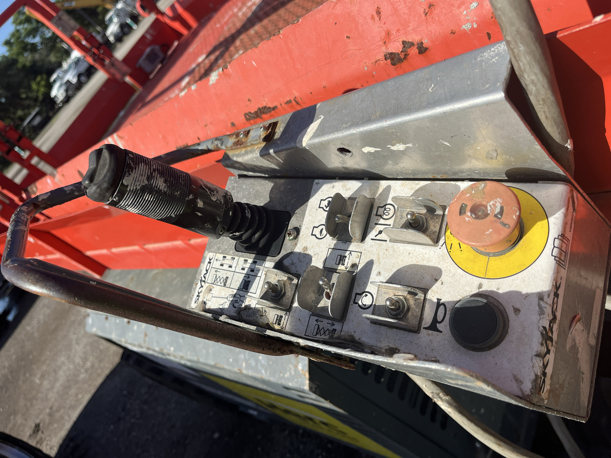 2019 Skyjack SJ-6826RT-5