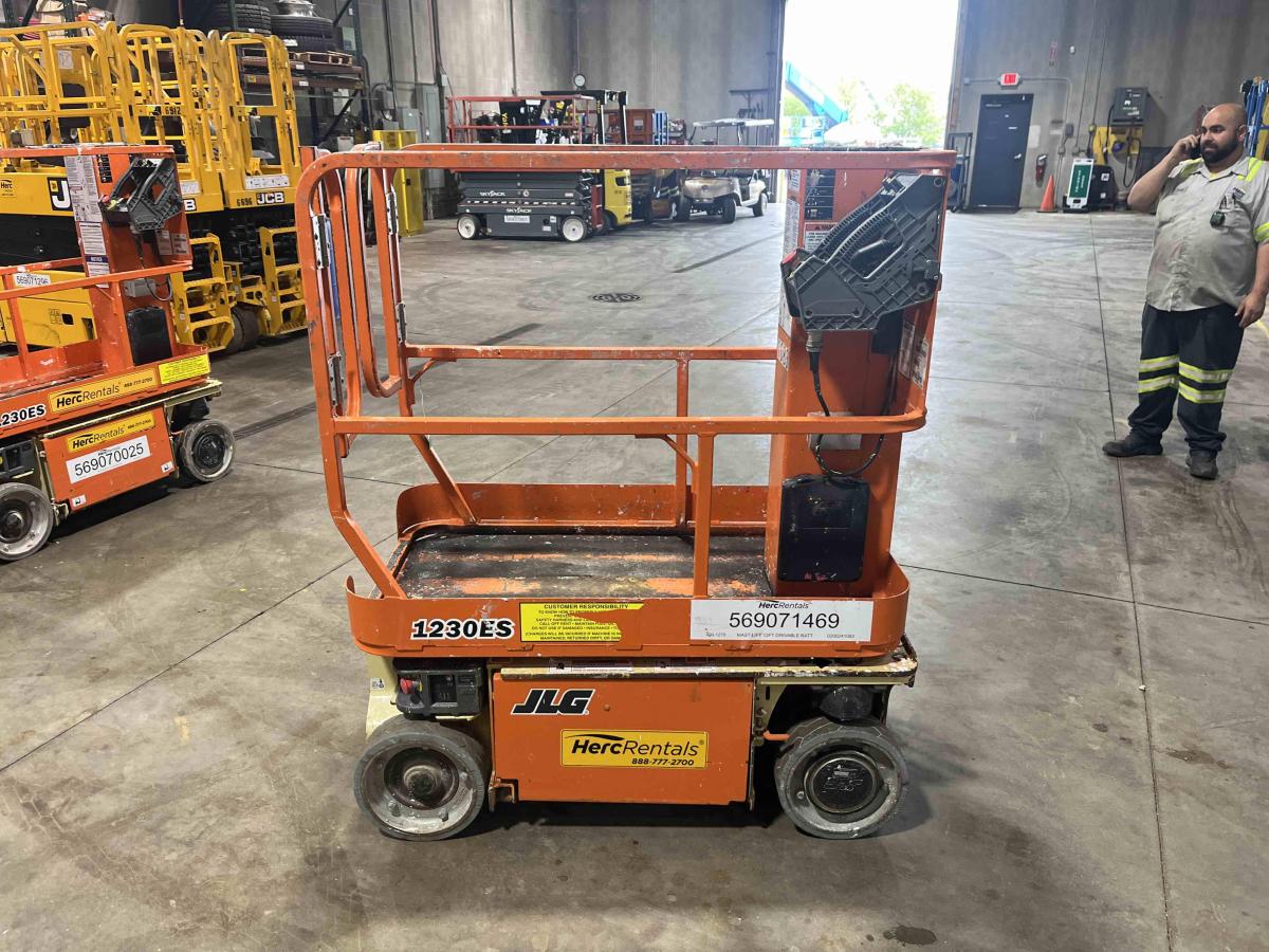 2015 JLG 1230ES