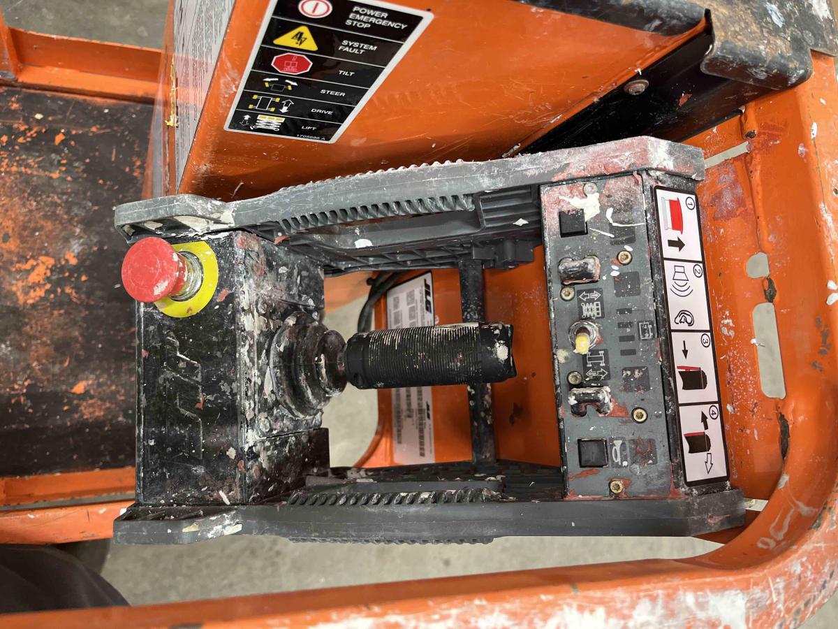2014 JLG 1230ES