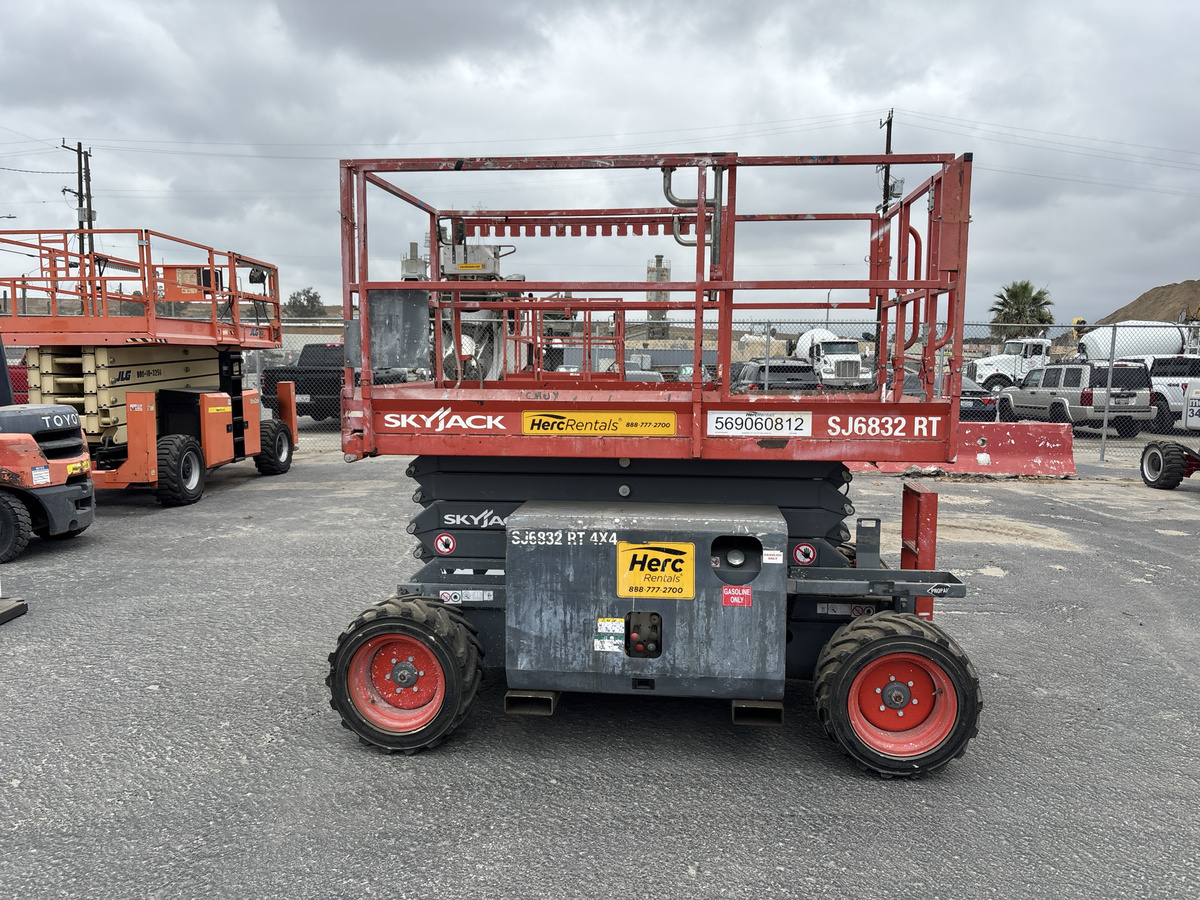 2019 Skyjack SJ-6832RT