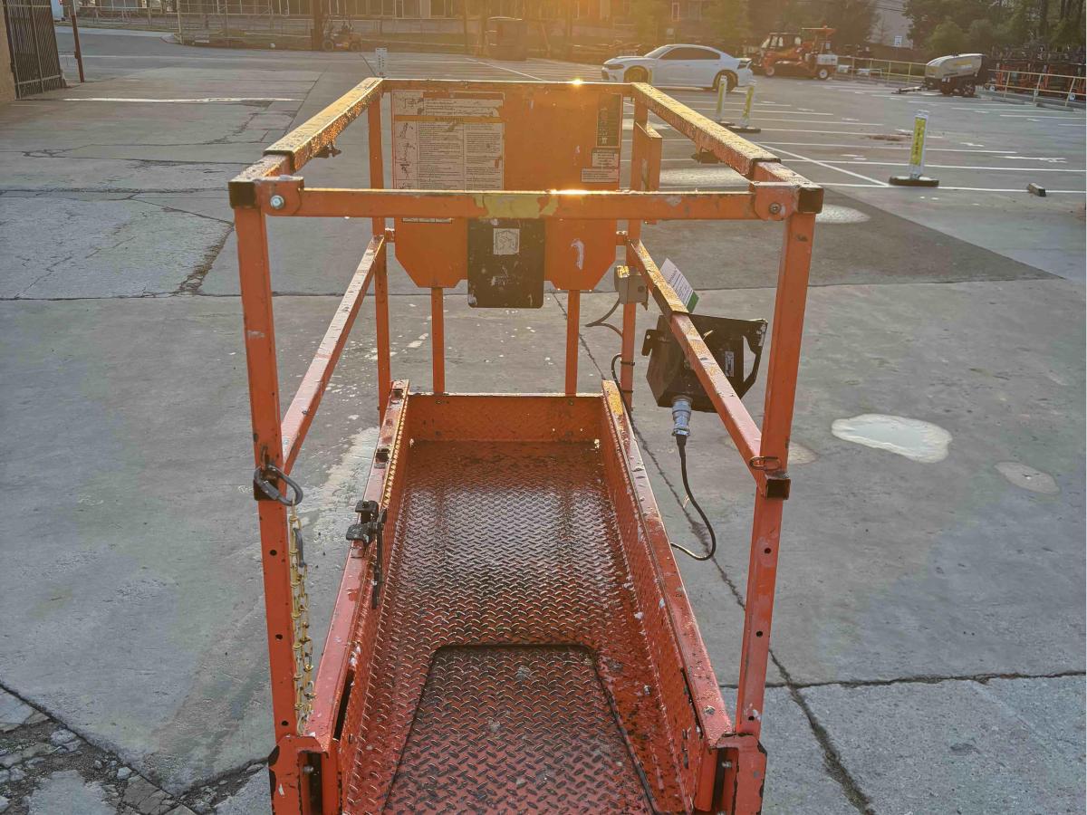 2018 JLG 1932R