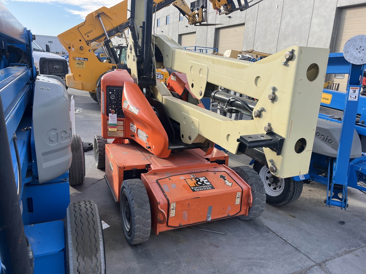 2015 JLG E400AJPN-2