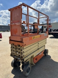 2017 JLG 2632ES-4
