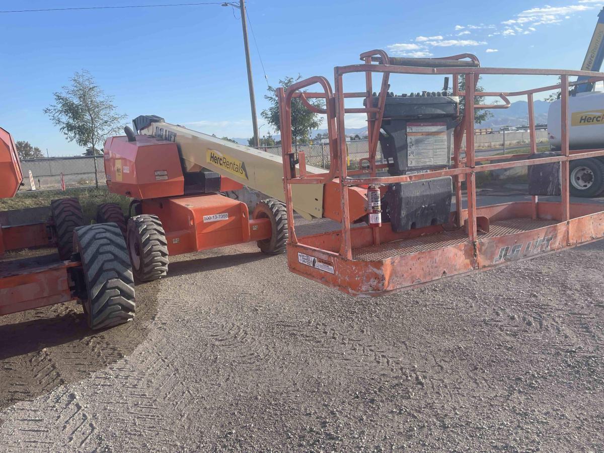 2017 JLG 600S
