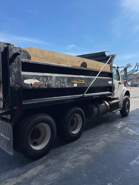 2016 Freightliner M2106-5