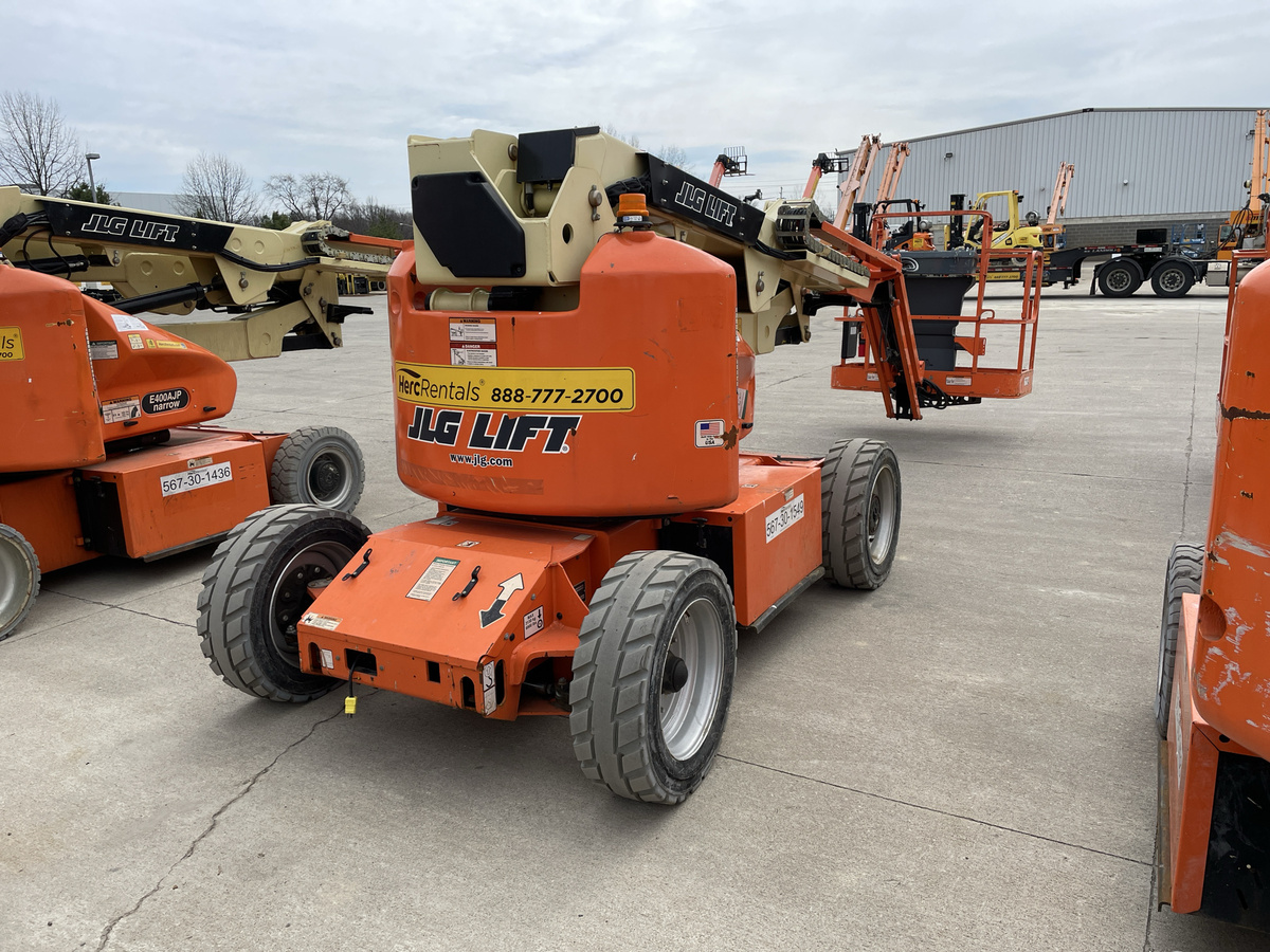 2015 JLG E450AJ-3