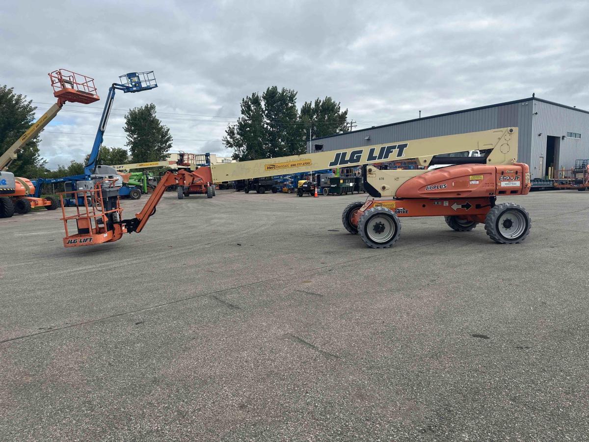 2011 JLG E600JP