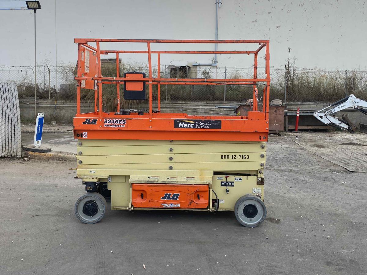 2016 JLG 3246ES