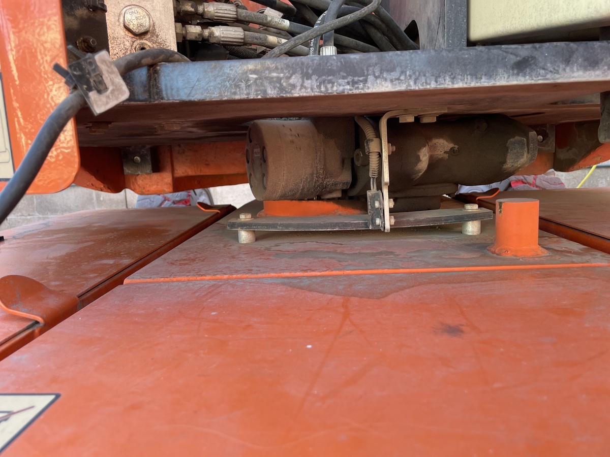 2017 JLG E300AJP-8