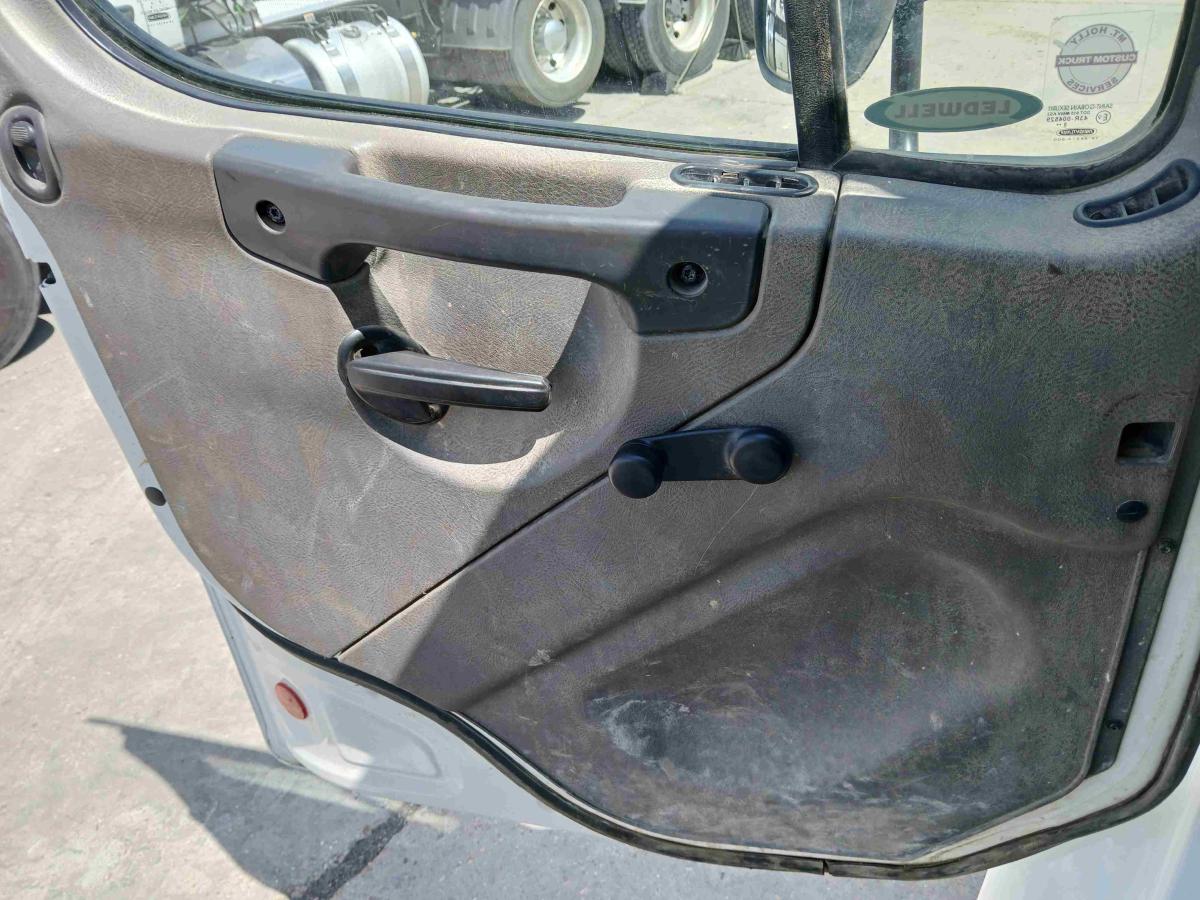2019 Freightliner M2106-10