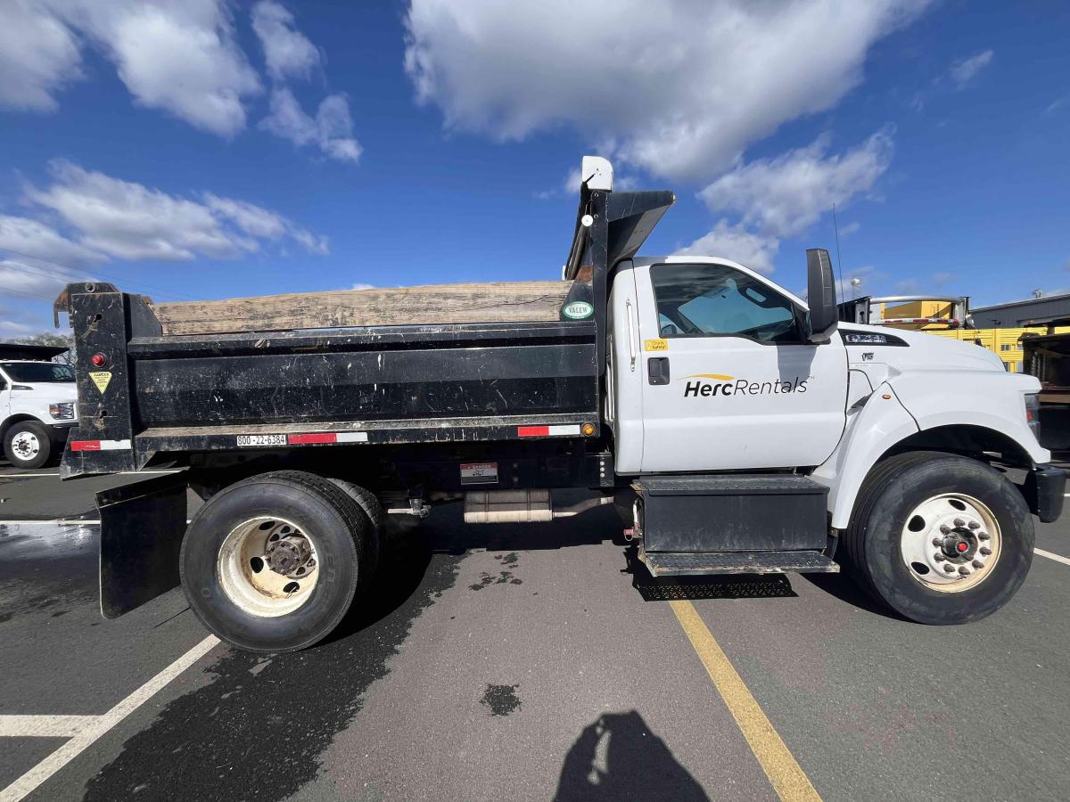 2018 Ford F750-1