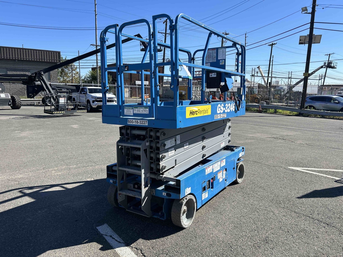 2017 Genie GS-3246-3