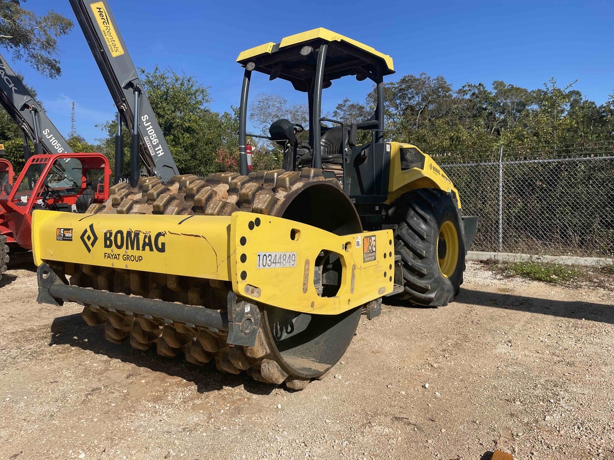 2021 BOMAG BW 211 PDH-5-2