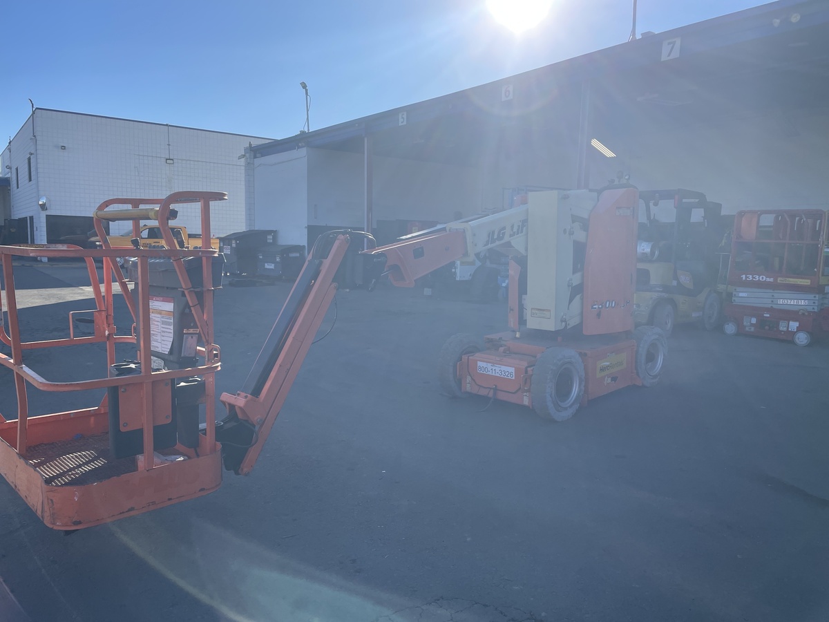 2016 JLG E300AJP-6