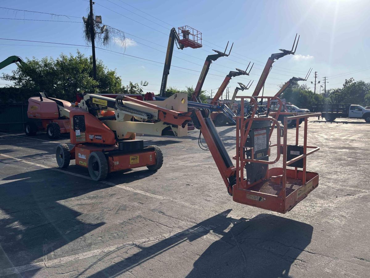 2015 JLG E450AJ