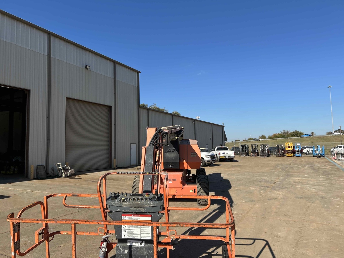 2016 JLG 800AJ-7
