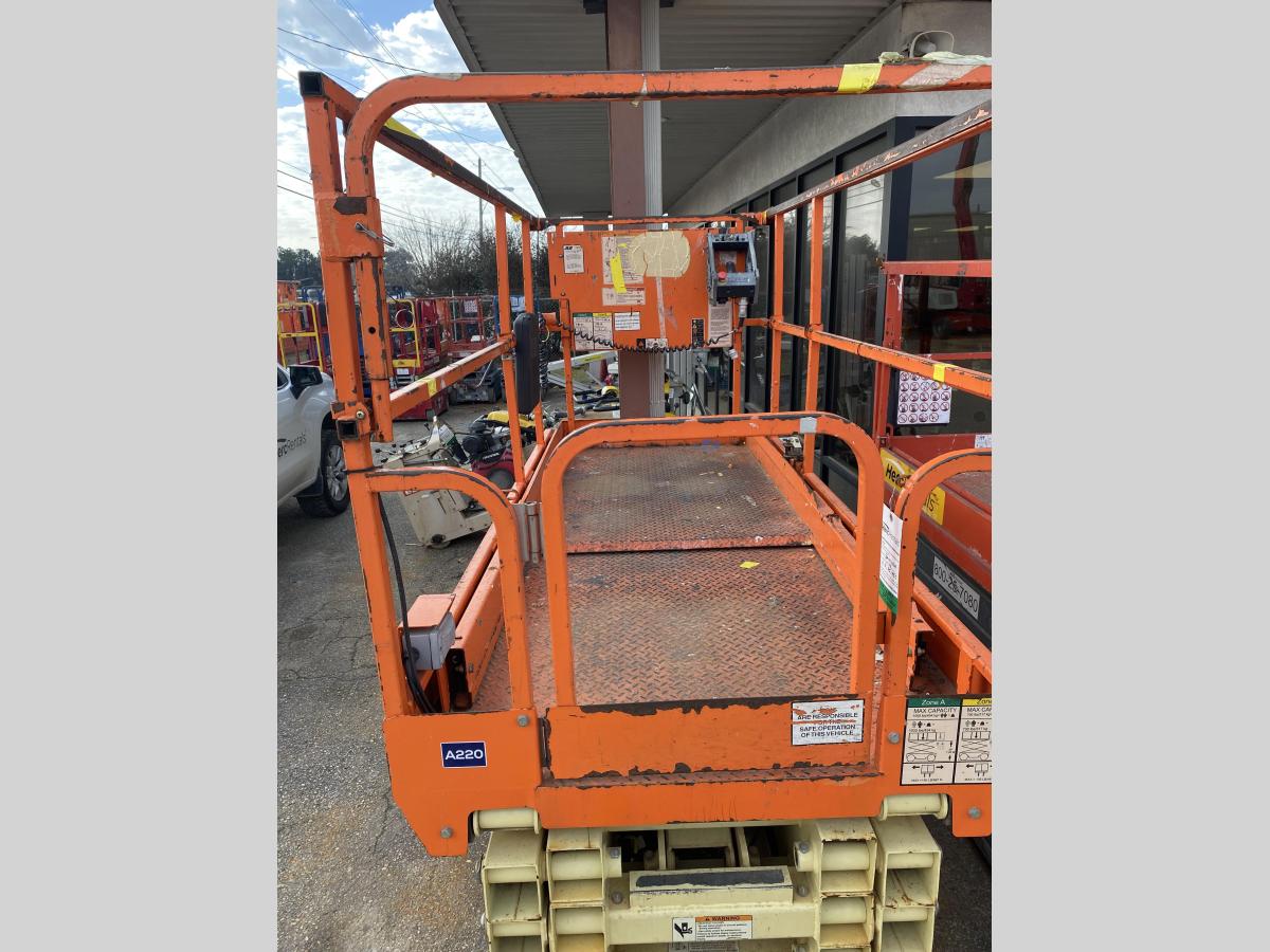 2018 JLG 3246ES