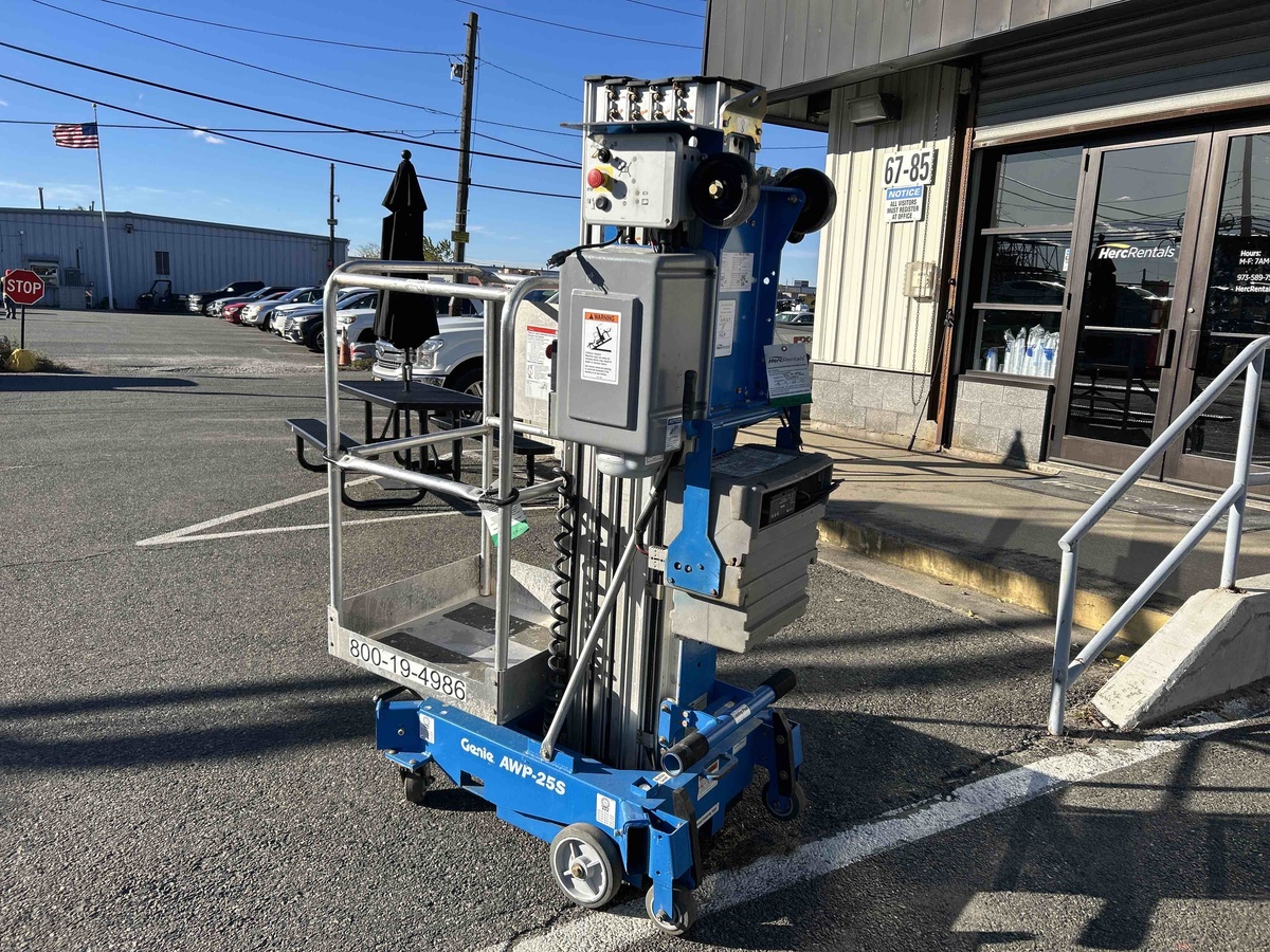 2018 Genie AWP-25S-2