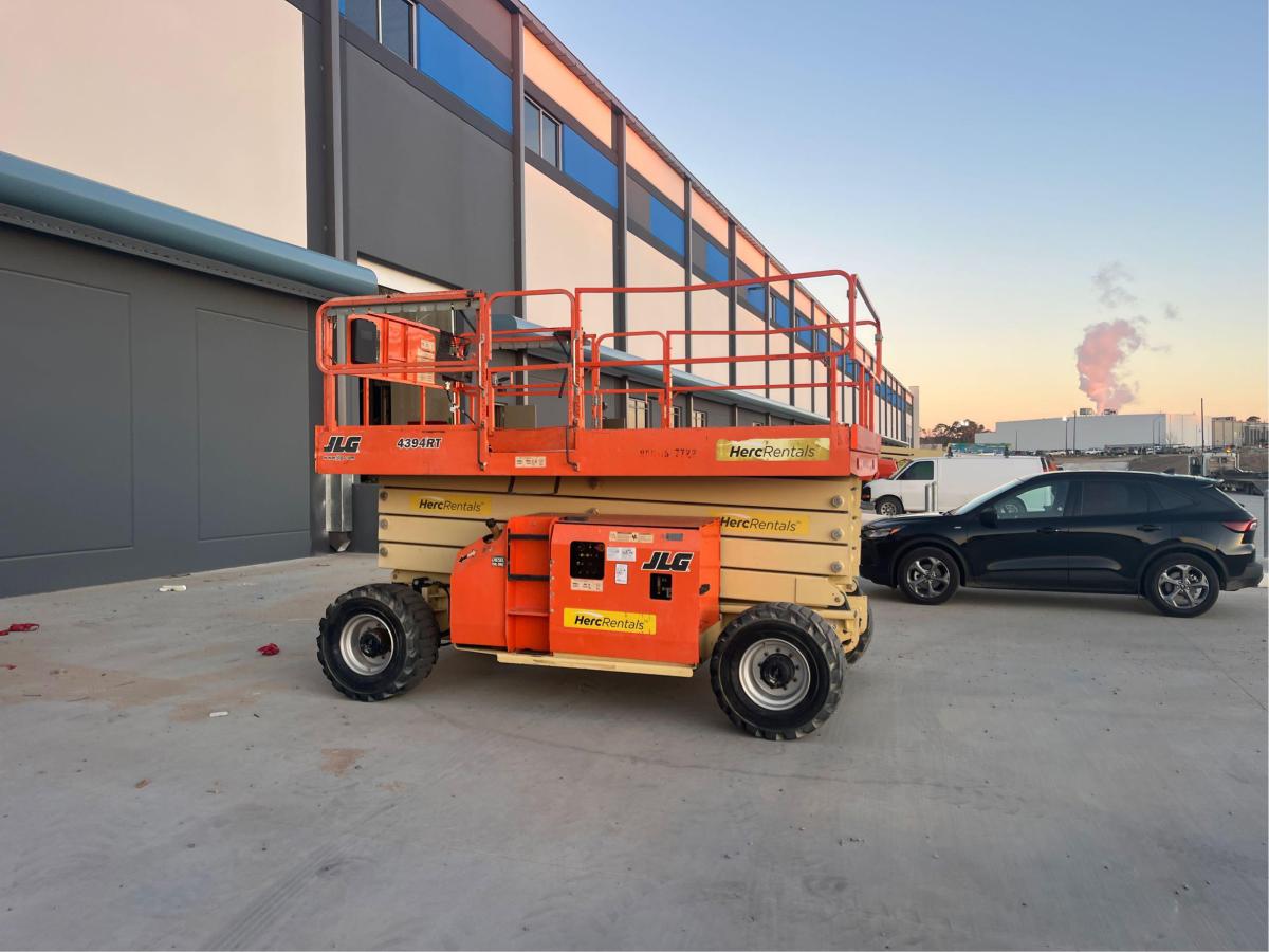 2017 JLG 4394RT