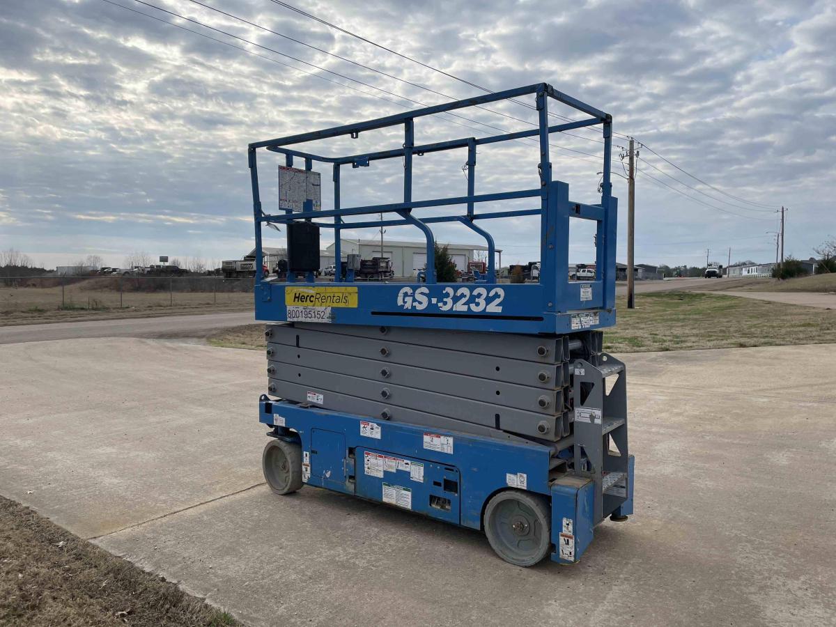 2018 Genie GS-3232