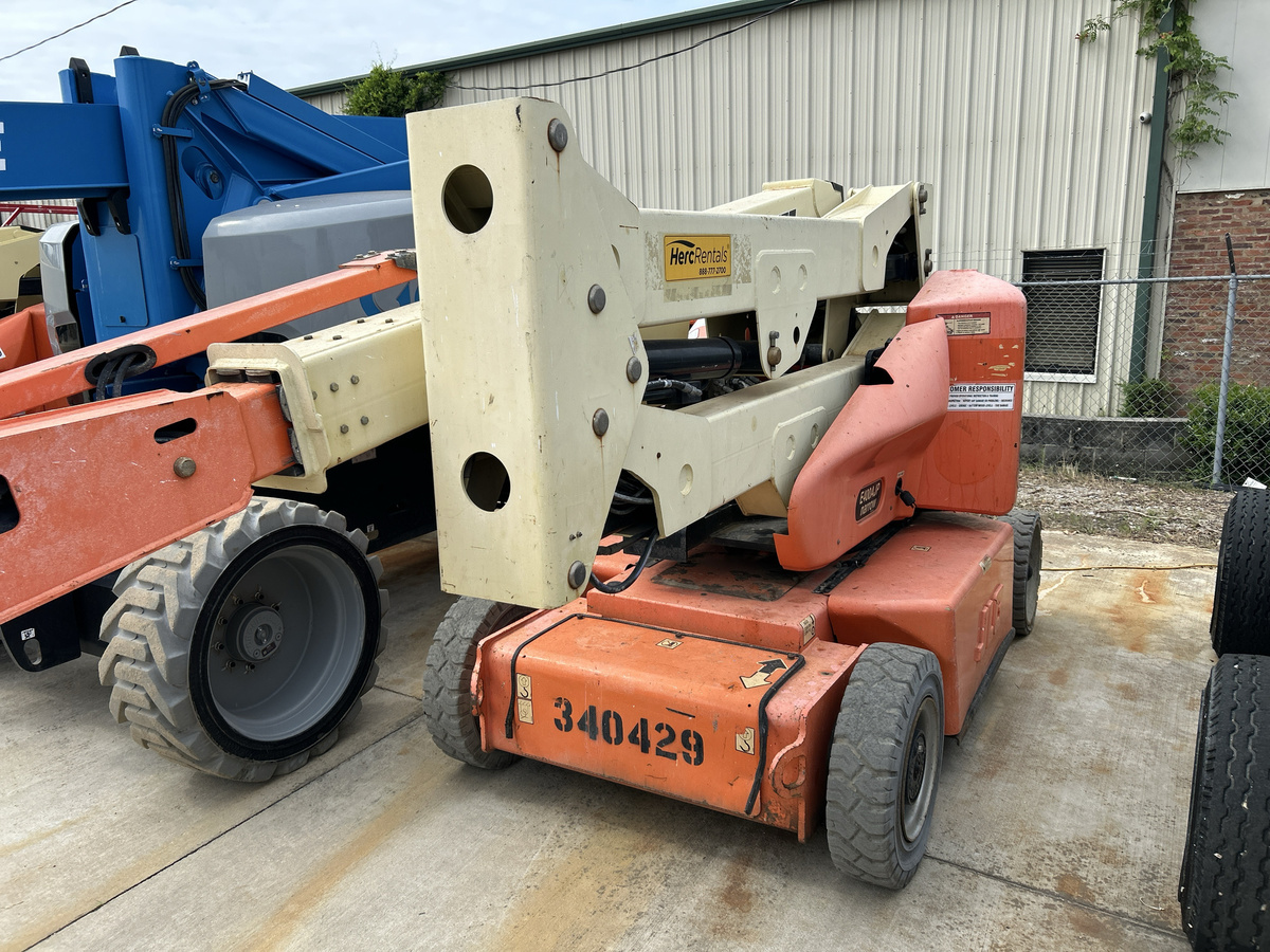 2014 JLG E400AJPN-9