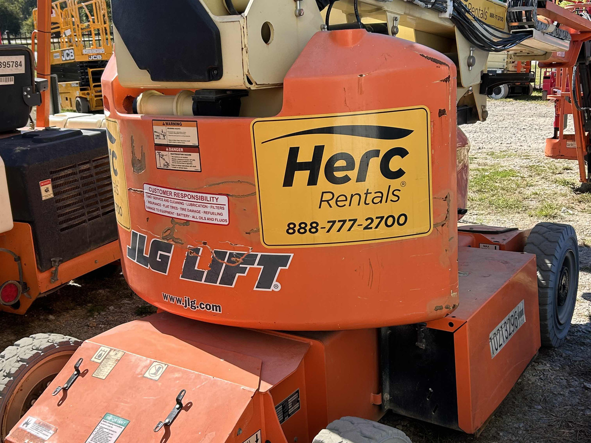 2017 JLG E400AJPN-2
