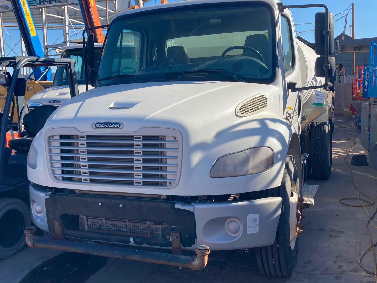 2012 Freightliner M2106