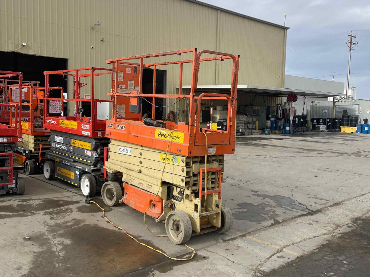 2017 JLG 2632ES-3