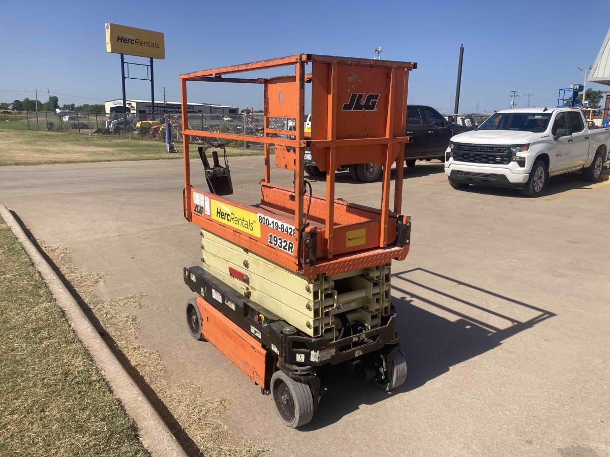 2018 JLG 1932R-8