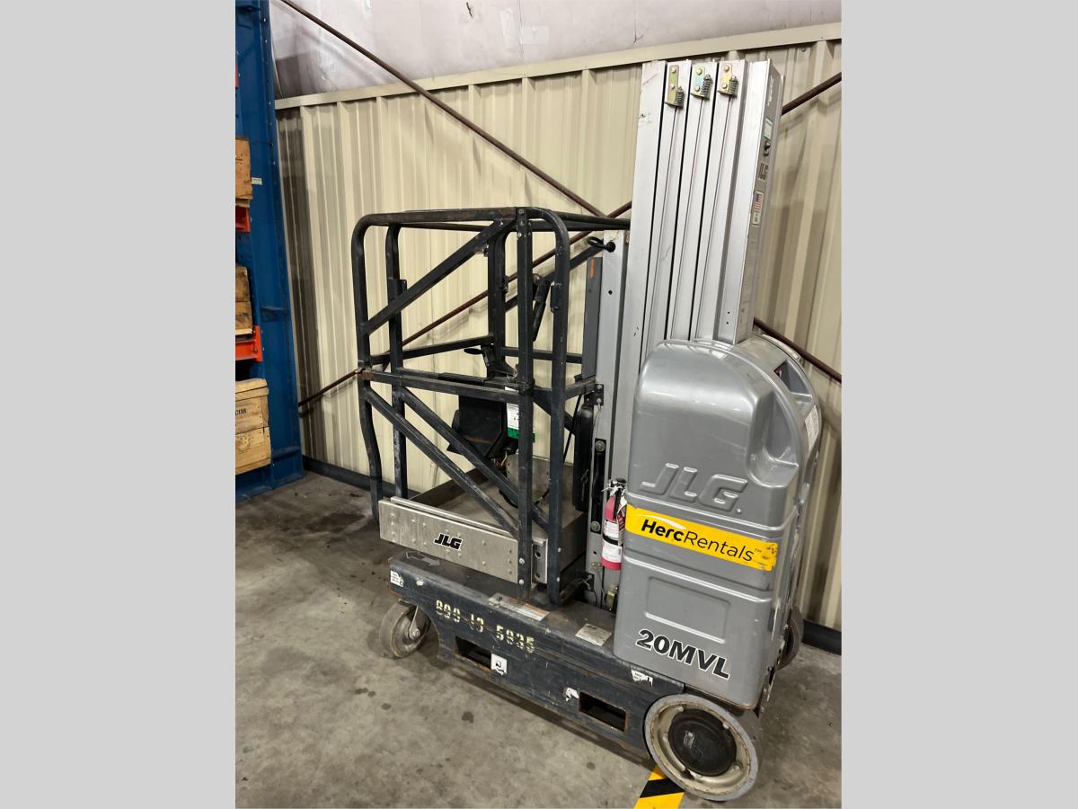 2017 JLG 20MVL