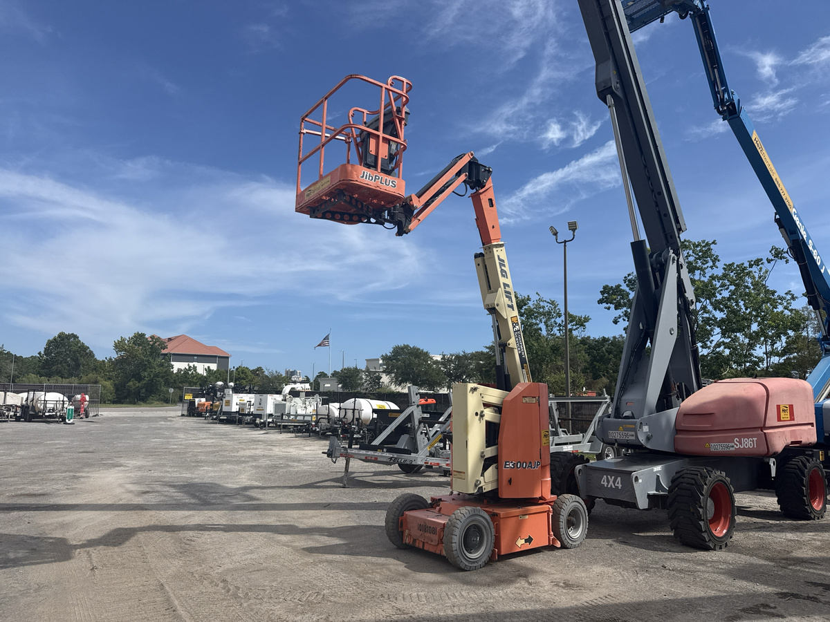2016 JLG E300AJP