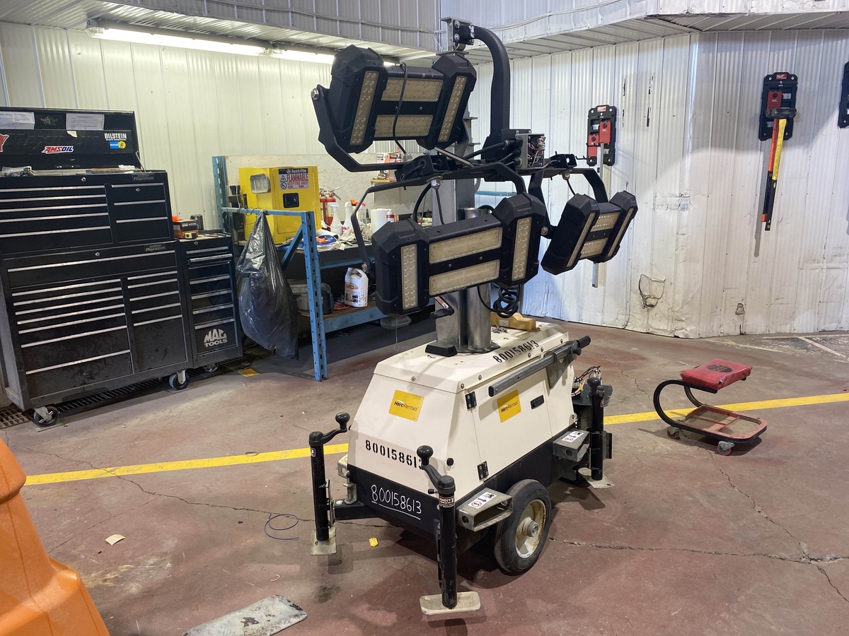 2017 Magnum PLT240-5