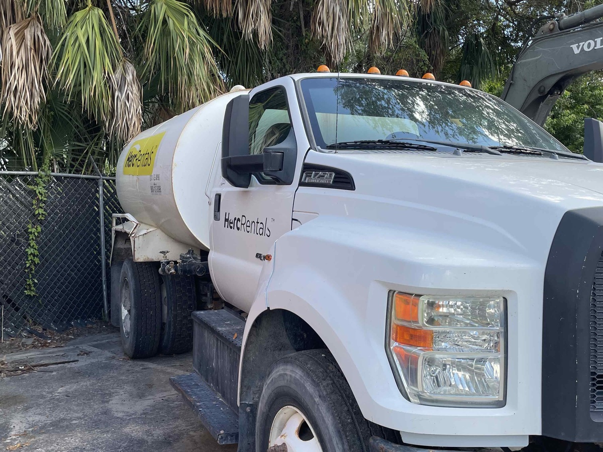 2017 Ford F750-2