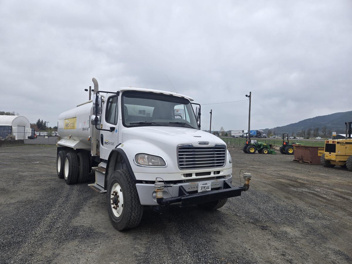 2016 Freightliner M2106-1