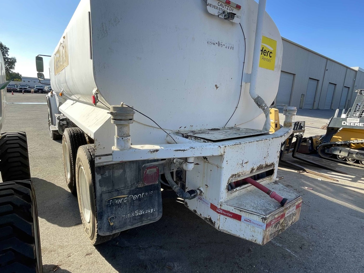 2016 Freightliner M2106-1