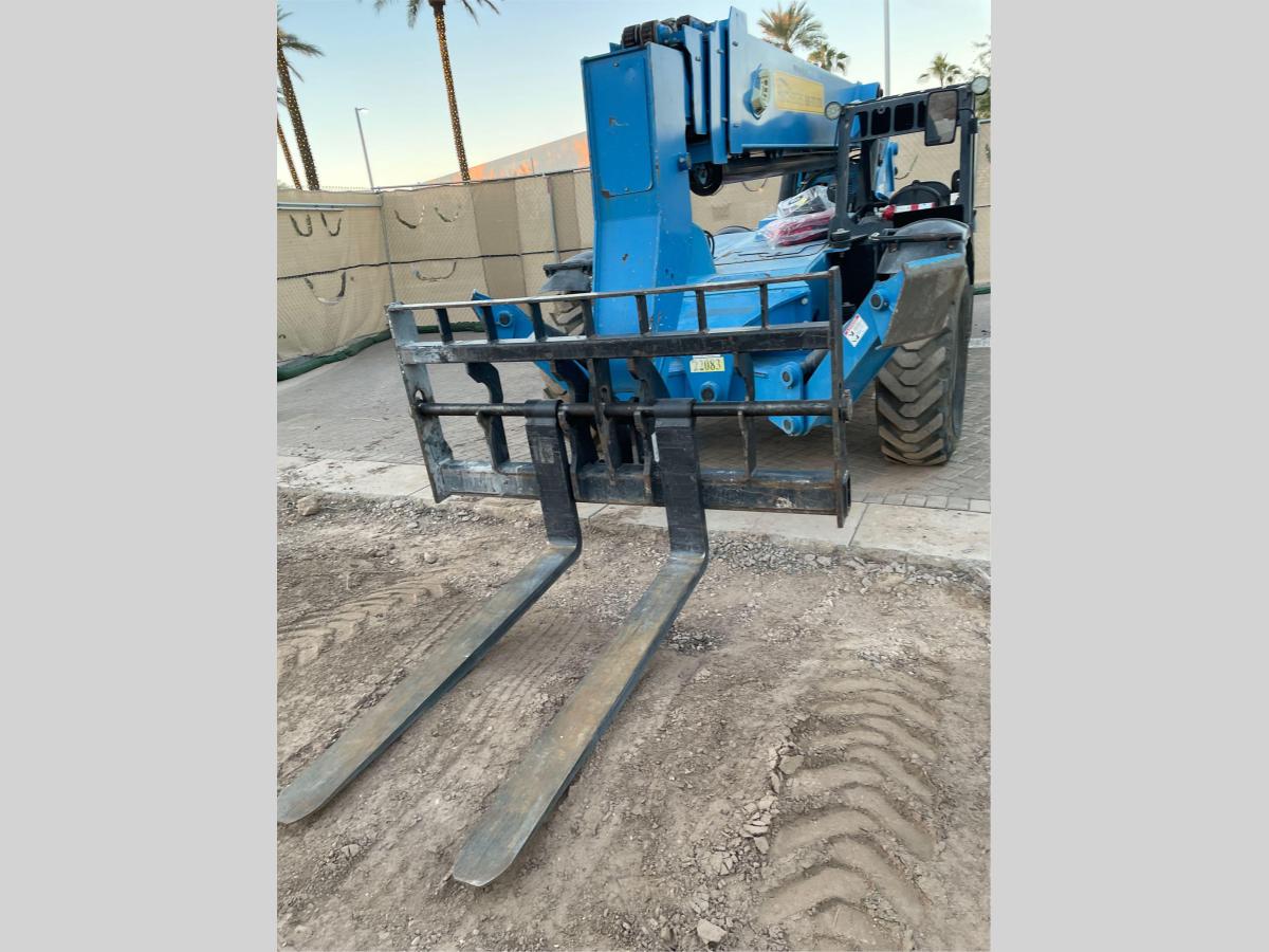 2017 Genie GTH-1056