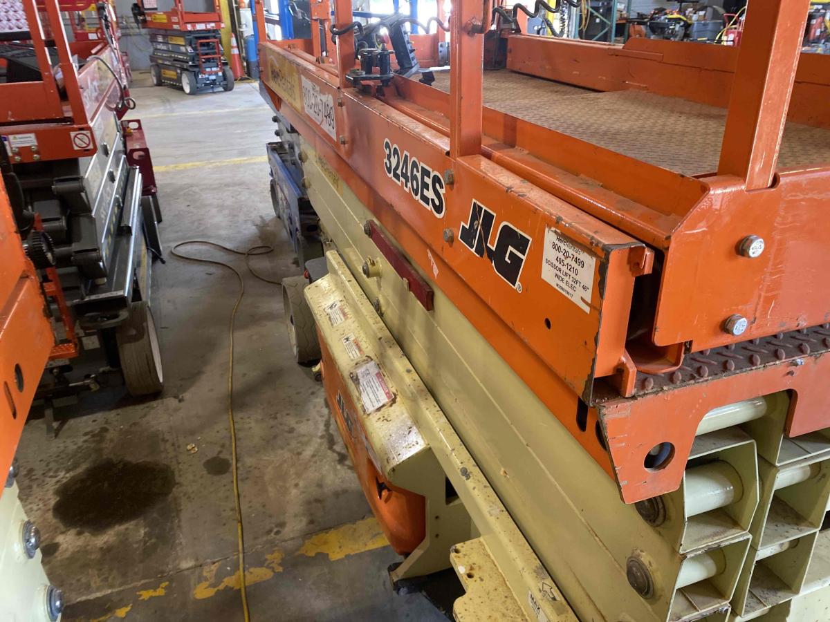 2018 JLG 3246ES