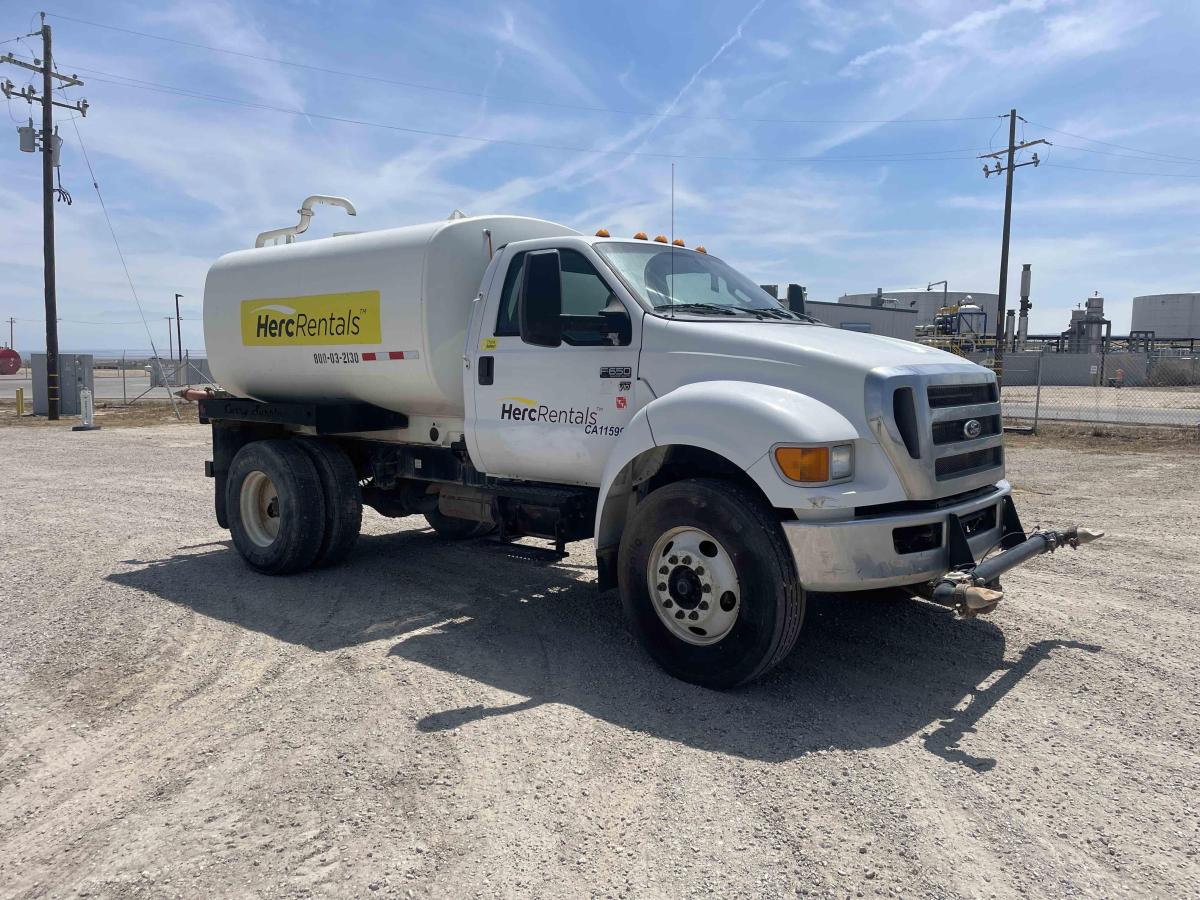 2015 Ford F650-9