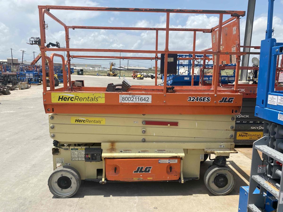 2018 JLG 3246ES