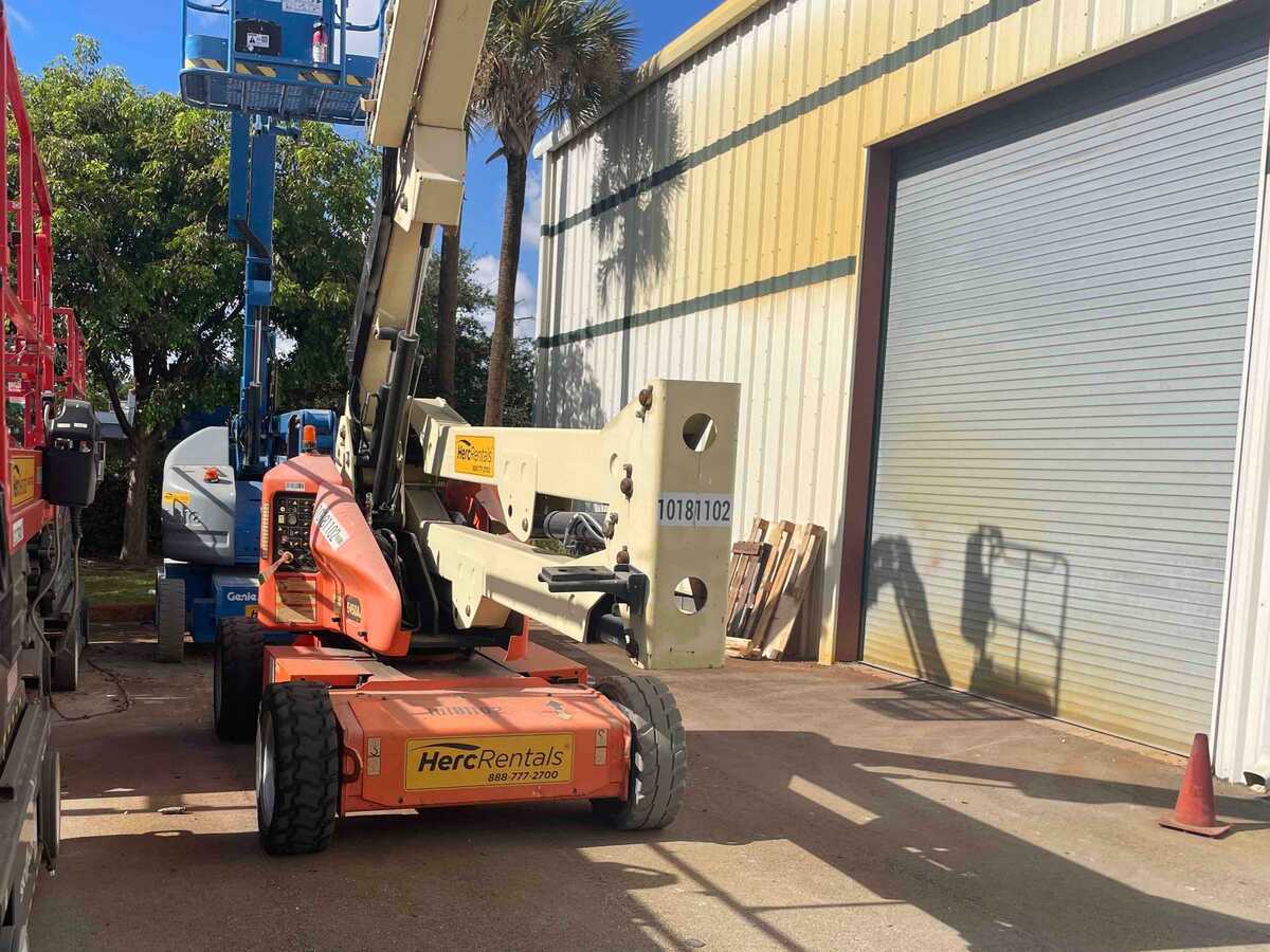 2016 JLG E450AJ-2