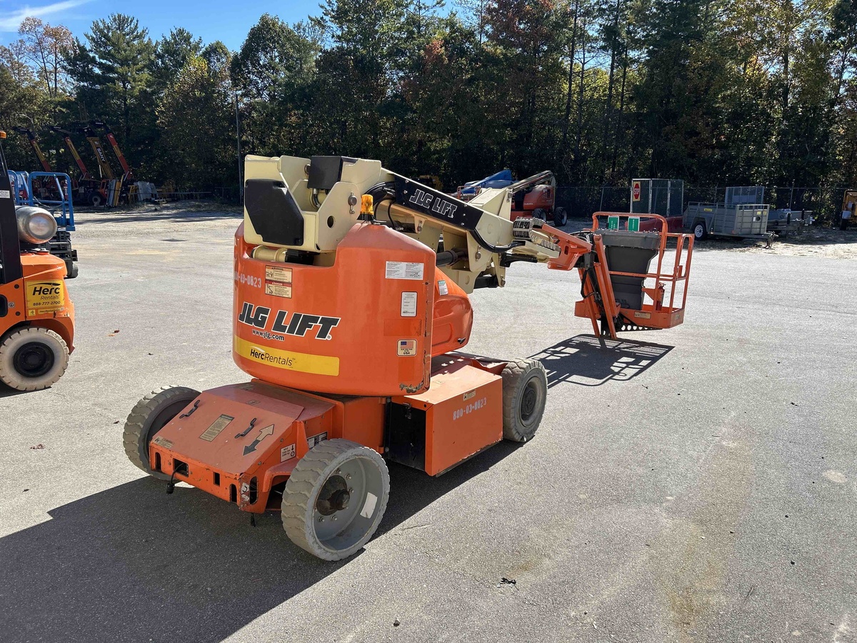 2014 JLG E400AJPN-2